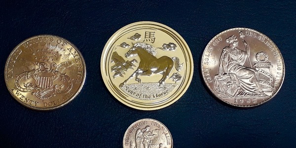 I colori delle monete d'oro